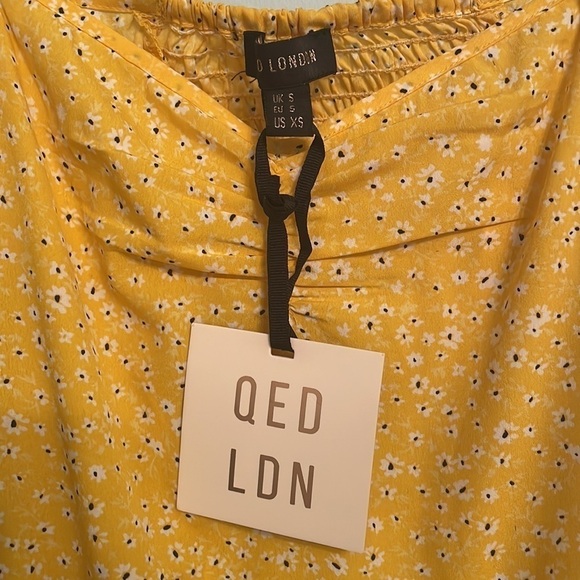 NWT QED London Floral Mini Dress Puffy Sleeves Wrap Style Size XS - Picture 4 of 8